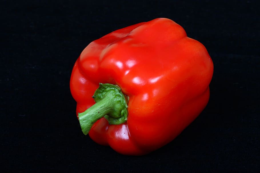 peperone rosso, verdura, rosso, peperone, cibo, freschezza, biologico, pepe - vegetale, cibo vegetariano, maturo, avvicinamento, mangiare sano, cucinando, Pepe, cibo e bevande, sfondo nero, girato in studio, benessere, in casa, nessuno, Spezia, natura morta, singolo oggetto, cibo crudo, paprica, 2K