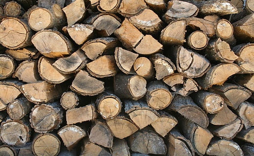 arxiu de llenya, llenya, pila, fusta, picat, tallar, assecat, llar de foc, combustible, arbre, registres, textura, disseny, patró, fons, marc complet, registre, gran grup d'objectes, bosc, abundància, indústria de la fusta, material de fusta, desforestació, cap gent, generació de combustible i energia, naturalesa, qüestions ambientals, combustibles fòssils, a l'aire lliure, pila de fusta, 2K, CC0, domini públic, lliure de regalies