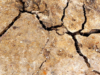 sòl marró, crack, sòl, dividir, sec, porós, sorra, fons, marc complet, cap gent, textura, sòlid, rock, naturalesa, rock - object, dia, esquerdat, primer pla, terra, geologia, a l'aire lliure, patró, clima àrid, marró, clima, llum solar, vista d’angle alt, 2K, CC0, domini públic, lliure de regalies