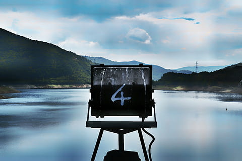 cartello, segnato, numero, quattro, lago, macrofotografia, nero, cornice metallica, di fronte, corpo, acqua, luce, 4, fiume, Grecia, diga, foresta, albero, collina, polo, proiettore, corso d'acqua, montagna, all'aperto, cielo, nuvola - cielo, riflessione, natura, scenics - natura, scena tranquilla, nessuno, la tranquillità, bellezza nella natura, giorno, scena non urbana, spiaggia, comunicazione, tecnologia, destinazioni di viaggio, laguna, 5K, CC0, dominio pubblico, privo di copyright