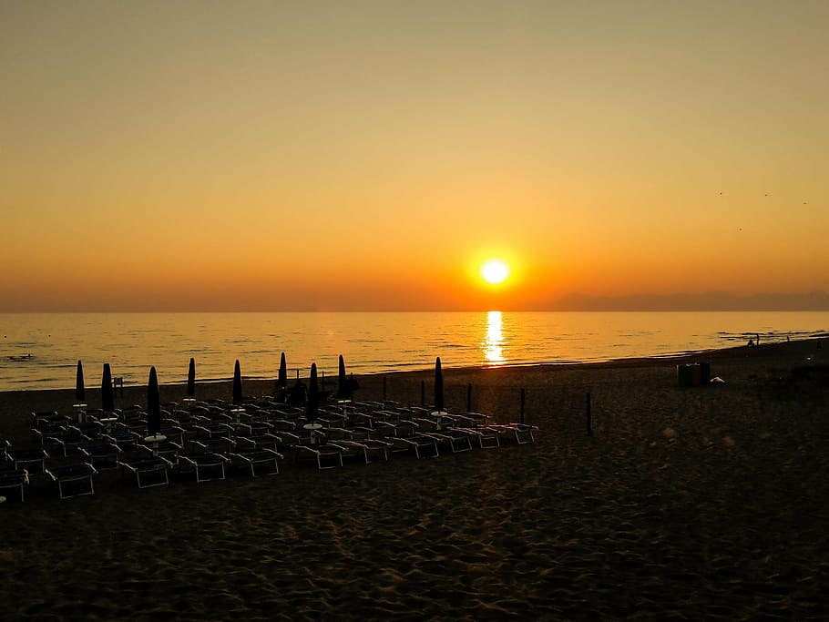 sole, spiaggia, tramonto, vacanze, sera, romanza, Paradiso, sabbia, ombra, ovest, cielo, acqua, mare, spiaggia sabbiosa, cielo serale, superficie, calma, fronzoli, scenics - natura, bellezza nella natura, la tranquillità, orizzonte, scena tranquilla, orizzonte sull'acqua, terra, natura, luce del sole, colore arancione, idilliaco, sedia, all'aperto, nessuno, 2K