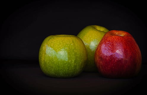 mere, fruct, roșu, verde, fructe sezon, alimente, Mar rosu, fructe, mâncat sănătos, mancare si bautura, studio shot, bunăstare, mere - fructe, Fundal negru, prospeţime, în interior, a închide, nici o persoana, grup de obiecte, fundal colorat, Culoarea verde, trei obiecte, natură moartă, două obiecte, alegere, copt, 4K, CC0, domeniu public, fără drepturi de autor