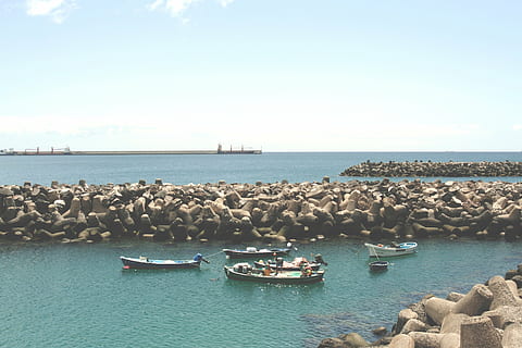 boat, body, water, five, boats, daytime, people, men, sea, ocean, fishing, ship, sky, nature, outdoors, no people, scenics, day, beauty in nature, nautical vessel, transportation, scenics - nature, mode of transportation, horizon over water, rock, rock - object, solid, horizon, groyne, clear sky, tranquility, 2K