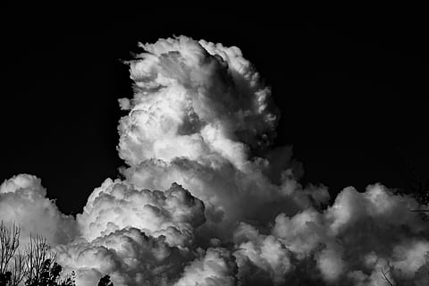 alam, awan, pohon, ranting, bayangan hitam, langit, awan - langit, tidak ada orang, keindahan di alam, lingkungan Hidup, cloudscape, angin, gerakan, asap - struktur fisik, latar belakang hitam, warna putih, di luar rumah, badai, latar belakang, ruang, halus, scenics - alam, latar belakang abstrak, polusi, polusi udara, kelembutan, yg beralamat buruk, kekuatan di alam, ringan, 4K, CC0, domain publik, bebas royalti