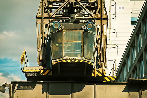 grua, grua de càrrega, sistemes de grua, grua elevadora, elevar càrregues, indústria, port, grua industrial, düsseldorf, blau, cel, grues, port interior, grua de vaixells, cap al cel, grua de braç, cabrestant, tecnologia, grua portuària, càrregues, transport de càrrega, últim, torre de grua, elevador de càrrega, ploma de grua, ganxo de càrrega, grues portuàries, port de mitjans de comunicació, arquitectura, vista d’angle baix, estructura construïda, transport, exterior de l'edifici, dia, cap gent, manera de transport, a l'aire lliure, reflexió, naturalesa, vaixell nàutic, maquinària, aigua, metall, groc, edifici, 4K, CC0, domini públic, lliure de regalies