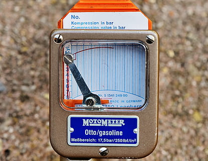 compression pressure recorder, compression tester, device, tool, auto, text, western script, communication, day, close-up, sign, no people, focus on foreground, script, information, blue, non-western script, guidance, outdoors, technology, information sign, nature, number, land vehicle, land, 4K, CC0, public domain, royalty free