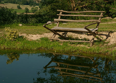 banc, herba, estany, reflexió, aigua, fusta, naturalesa, escena rural, a l'aire lliure, paisatge, llac, planta, tranquil·litat, arbre, color verd, cap gent, creixement, seient, dia, bellesa a la natura, escena tranquil·la, material de fusta, terra, camp, 2K, CC0, domini públic, lliure de regalies