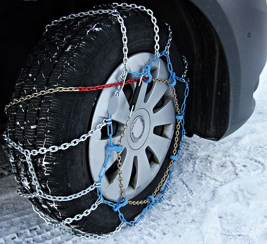 gris, roda del vehicle, pneumàtic, cadenes, cadenes de neu, hivern, neu, nevat, automàtic, carretera, pneumàtics d’hivern, enllaços de la cadena, seguretat, cadena, ferro, metall, pneumàtics d’auto, madura, roda, risc de gelades, nevava, vehicle, locomoció, temperatura de fred, transport, dia, manera de transport, esport, naturalesa, cercle, forma geomètrica, primer pla, cap gent, Color blanc, corda, forma, a l'aire lliure, 4K