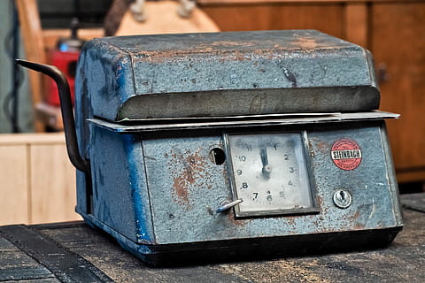 fechadas, cinzento, recipiente de metal, Preto, mesa, máquina, relógio, Tempo, mostrador do relógio, ponteiro, velho, discar, nostalgia, análogo, dígitos, metal, Rélogio de ponto, tempo e comparecimento, medição de tempo, tempo indicando, mecânica, horas, ao controle, tecnologia, monitoramento, vintage, mercado de pulgas, lixo, usava, focar em primeiro plano, ninguém, dia, fechar-se, caixa de correio, abandonado, azul, recipiente, ao ar livre, oxidado, ainda vida, obsoleto, caixa de correio pública, correspondência, arquitetura, número, comunicação, 4K, CC0, domínio público, royalty free