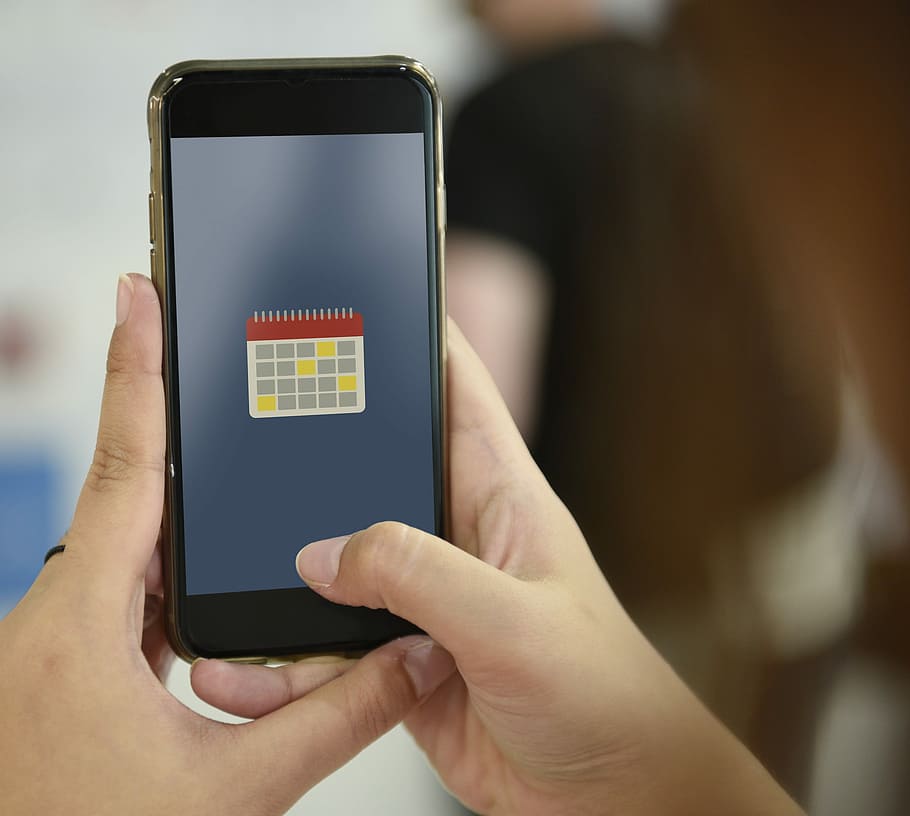 persona, celebració, iphone, mostrant, calendari, telèfon, tocar, pantalla, tecnologia, pastilla, en blanc, trencar, negocis, càmera, captura, mòbil, alegre, comunicar-se, comunicació, connexió, còpia espai, espai de disseny, dispositiu, digital, dispositiu digital, buit, gràfic, mans, mantingui, la vida, estil de vida, madura, telèfon mòbil, xarxa, gent, foto, present, disparar, tir, espectacle, instantània, societat, inici, text, temps, unicorn, utilitzar, utilitzant, dona, dones, treballar, cita, tecnologia sense fils, dispositiu d’informació portàtil, telèfon intel·ligent, mà humana, pantalla tàctil, mà, part del cos humà, primer pla, una persona, pantalla del dispositiu, portabilitat, utilitzant el telèfon, a l'interior, 1080P
