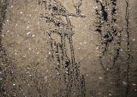 am härtesten, Textur, vereist, Winterzauber, Eismuster, eiskristalle, eisig, Raureif, Hintergrund, auf gefroren, keine Leute, High Angle View, Tag, Vollbild, Natur, Land, Hintergründe, draußen, Sand, Muster, Wasser, Strand, braun, direkt darüber, Nahansicht, texturiert, Ruhe, Sonnenlicht, Tier, 2K, CC0, gemeinfrei, lizenzfrei