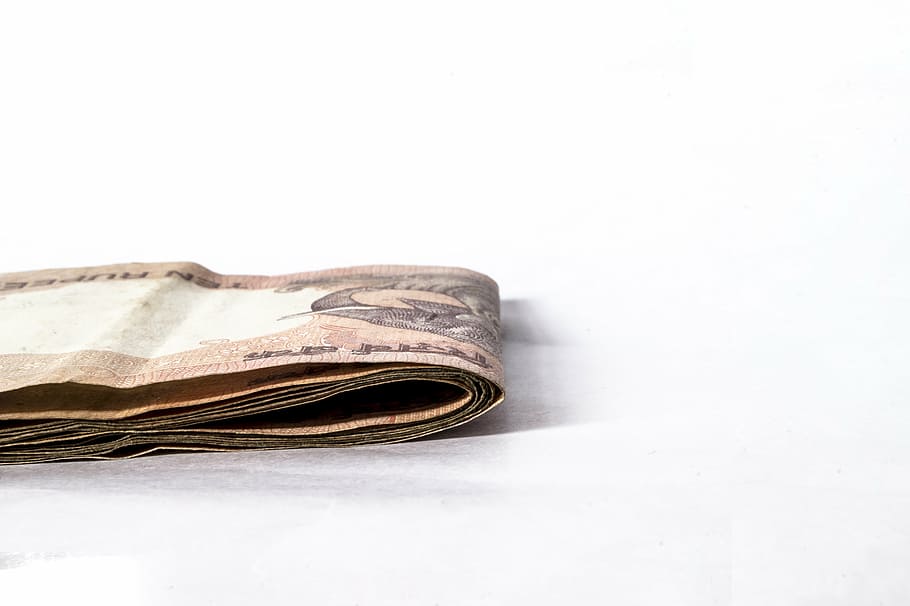 nota, rupia, indi, fons blanc, Finances, moneda, diners en efectiu, diners, marró, calenta, èxit, invertir, pila de diners, inversió, guardar, valor, mercat, còpia espai, tir de l'estudi, a l'interior, cap gent, Color blanc, paper, plegat, tallar, arquitectura, hivern, negocis, primer pla, publicació, neu, periòdic, sol objecte, naturalesa, economia, 5K