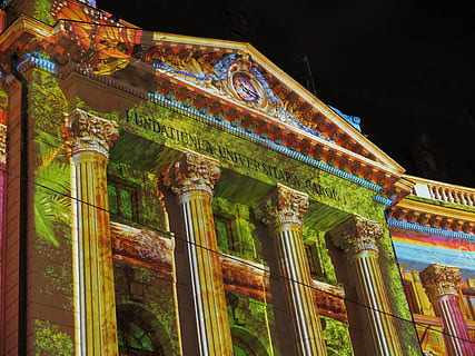 Bucarest, vacanze, luce, struttura costruita, architettura, Inquadratura dal basso, esterno dell'edificio, colonna architettonica, costruzione, nessuno, il passato, destinazioni di viaggio, notte, luogo di culto, spiritualità, credenza, turismo, viaggio, religione, storia, natura, all'aperto, ornato, 4K, CC0, dominio pubblico, privo di copyright