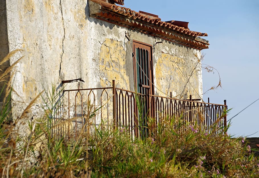 dveře, starý, čas, konec, Zavřeno, zábradlí, casa antica, zeď, scalea, Kalábrie, Itálie, architektura, zapomenutý, rozpad, zřícenina, stavba, exteriér budovy, Příroda, budova, rostlina, den, nikdo, nebe, opuštěný, Dům, kov, venku, Dějiny, tráva, minulost, rezavý, zvětralý, brána, zničil, 2K