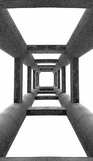 costruzione, consultare, composizione, mano umana, mano, architettura, parte del corpo umano, struttura costruita, giorno, cielo, prospettiva personale, cielo sereno, Inquadratura dal basso, natura, all'aperto, persone reali, una persona, parte del corpo, connessione, forma geometrica, colonna architettonica, direttamente sotto, dito, 4K, CC0, dominio pubblico, privo di copyright