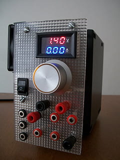 elektronik, lab, metrologi, test, teknologi, indendørs, tæt på, trykknap, kontrollere, udstyr, ingen mennesker, meddelelse, stilleben, nummer, industri, enkelt objekt, maskineri, metal, rød, skilt, fotografering temaer, elektricitet, elektrisk udstyr, bord, 2K, CC0, offentligt domæne, royaltyfrie
