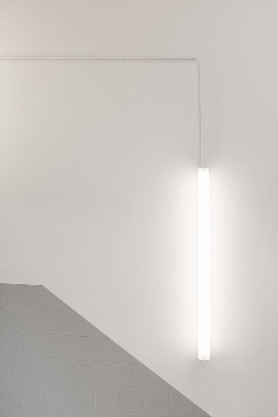 alb fluorescent, lumina albă strălucitoare, abstract, ușoară, alb, fluorescent, minimalist, montare pe perete, în interior, arhitectură, spațiu copie, culoare alba, construită, camera de zi, nici o persoana, iluminat, simplitate, acasă interior, echipamente de iluminat, perete, Acasă, fundaluri, tavan, lumină - fenomen natural, gol, pardoseală, rar, beton, 5K