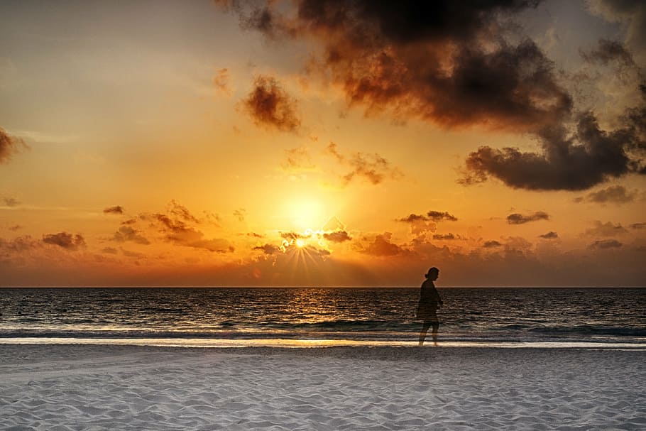 platja, mexicà, cancun, posta de sol, aigua, cel, mar, bellesa a la natura, terra, horitzó sobre l’aigua, horitzó, una persona, silueta, núvol - cel, naturalesa, escenics - natura, color taronja, tranquil·litat, estils de vida, adult, sol, a l'aire lliure, 4K