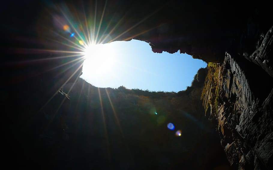 llum, entrant, endins, cova, durant el dia, sol, radi, rock, cercar, pierre, espanya, catedrals de platja, cel, flare de la lent, raig de sol, llum solar, naturalesa, bellesa a la natura, cap gent, a l'aire lliure, dia, escenics - natura, tranquil·litat, muntanya, escena tranquil·la, il·luminat, silueta, arquitectura, rock - object, brillant, 5K