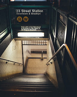 23, stradă, statie, centrul orasului, scară, 23 fotografie post de stradă, metrou, întuneric, gol, noapte, urban, oraș, transport public, semne, brooklyn, casa scărilor, orașul din New York, New York, murdar, text, arhitectură, balustradă, comunicare, trepte și scări, western script, statie de metrou, în interior, direcţie, construită, semn, transport, calea de urmat, informație, nici o persoana, semn de informație, tavan, Pasajul subteran, 5K, CC0, domeniu public, fără drepturi de autor