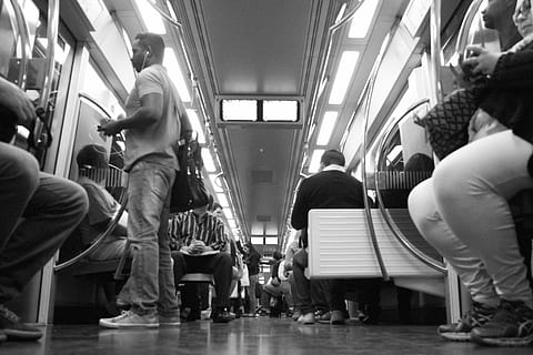 metropolitana, treno, carri, gruppo di persone, uomini, adulto, in casa, trasporto pubblico, seduta, persone, posto a sedere, donne, pendolare, interno del veicolo, persone reali, trasporto ferroviario, passeggeri, modo di trasporto, mezzi di trasporto, architettura, treno - veicolo, stili di vita, 4K, CC0, dominio pubblico, privo di copyright