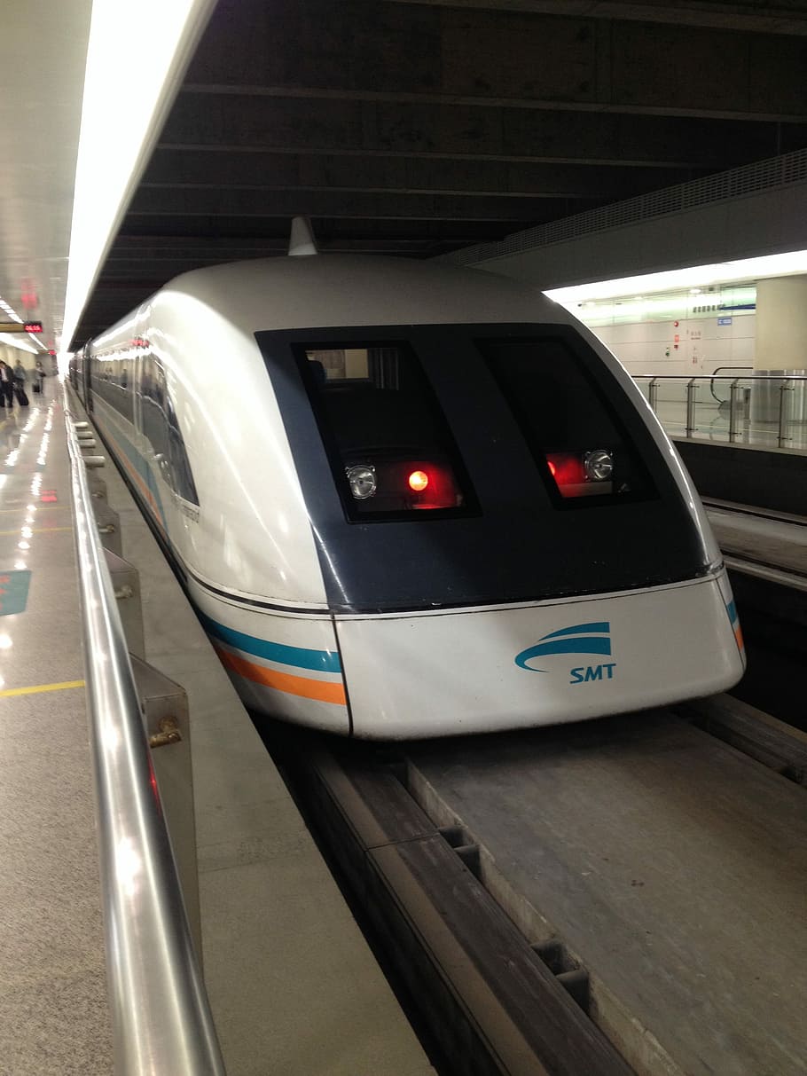 transrapid, tren, ràpid, semblant, ferrocarril, viatjar, mòbil, dinàmic, conduir, locomoció, zugfahrt, transport, Xina, Xangai, Beijing, magnètic, imant, mitjans de transport públics, manera de transport, cotxe, vehicle terrestre, transport públic, automòbil, arquitectura, cap gent, estació de ferrocarril, plataforma d’estació de ferrocarril, a l'interior, moviment, comunicació, estructura construïda, transport per ferrocarril, connexió, 2K