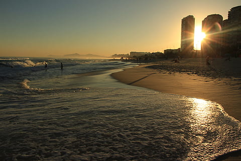 strand, solnedgang, sol, Eventide, Mar, beira mar, skyer, natur, skønhed, brasilien, himmel, horisont, CEU, helligdage, hav, sand, vand, skumring, kystlinje, sollys, udendørs, rejsemål, rejse steder, linseflare, jord, scenics - natur, skønhed i naturen, solstråle, bølge, rolig scene, ro, tilfældige mennesker, idyllisk, lyse, 5K, CC0, offentligt domæne, royaltyfrie