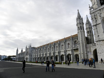 perspectiva, edifici, estructura, cel, núvols, fora, arquitectònic, portugal, lisboa, arquitectura, estructura construïda, exterior de l'edifici, destinacions de viatge, grup de persones, turisme, ciutat, núvol - cel, viatjar, el passat, història, dones, persones reals, gran grup de persones, naturalesa, adult, multitud, a l'aire lliure, 4K, CC0, domini públic, lliure de regalies