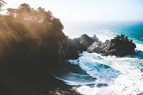 gelombang laut, pantai laut, samudra, tebing, batu, laut, alam, garis pantai, pantai, gelombang, pemandangan, batu - benda, air, tidak ada orang, di luar rumah, berselancar, Samudera Pasifik, california, jurang, gerakan, scenics - alam, keindahan di alam, tanah, olahraga Air, langit, pohon, ketenangan, olahraga, adegan yang tenang, cakrawala di atas air, kekuatan di alam, pemecahan, 5K, CC0, domain publik, bebas royalti