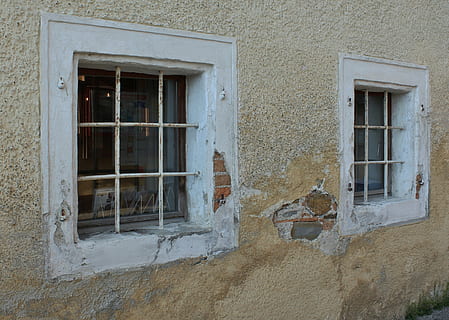 facciata, finestra, vista, bowever, vecchio edificio, struttura costruita, architettura, esterno dell'edificio, costruzione, nessuno, caratteristica della parete, Casa, giorno, vecchio, quartiere residenziale, abbandonato, intemperie, Inquadratura dal basso, all'aperto, danneggiato, vetro - materiale, chiuso, sicurezza, telaio della finestra, 4K, CC0, dominio pubblico, privo di copyright
