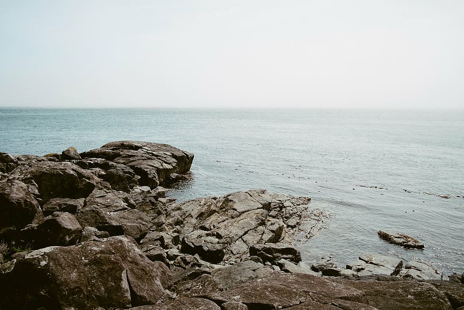 Fala oceaniczna, krajobraz, fotografia, ocean, Blisko, pobrzeże, skały, dzień, niebo, szary, woda, Sean, morze, horyzont nad wodą, Natura, scenics, żadnych ludzi, spokój, na dworze, spokojna scena, plaża, skała, wylądować, rock - obiekt, solidny, scenics - natura, horyzont, piękno natury, środowisko, skaliste wybrzeże, 1080P