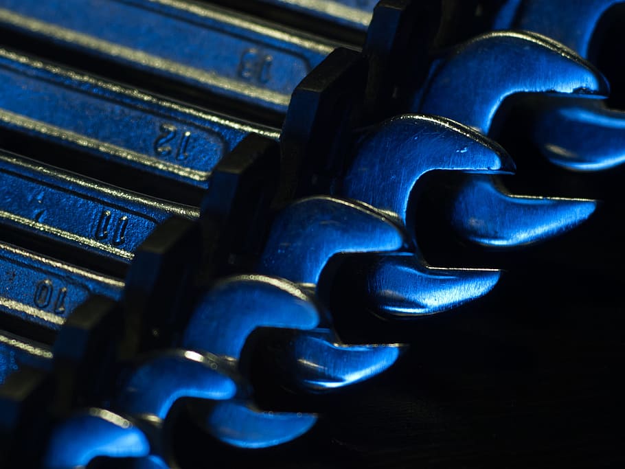 clau anglesa, conjunt, eines, macro, un conjunt de claus, metall, plata, acer, blau, estructura, tècnica, primer pla, a l'interior, maquinària, equipament, cap gent, part de la màquina, tecnologia, indústria, negocis, tir de l'estudi, connexió, natura morta, música, nombre, objectes fets per l’home, comunicació, seguretat, art i artesania, fons negre, 2K