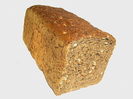 pa de sègol, pa, menjar, saludable, forner, artesania, nuclis, pa llarg, pa llarg amb fruits secs, fons blanc, tir de l'estudi, tallar, cap gent, primer pla, sol objecte, marró, naturalesa, a l'interior, menjar i beguda, rock, blat, rock - object, sòlid, planta de cereals, blat sencer, planta, benestar, geologia, pa marró, fer dieta, 2K, CC0, domini públic, lliure de regalies