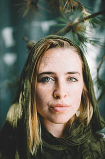 woman painting, woman, women, one Person, people, portrait, females, looking At Camera, caucasian Ethnicity, adult, one Woman Only, young Adult, beauty, outdoors, human Face, young Women, beautiful, head And Shoulders, only Women, color Image, blond Hair, real People, one Young Woman Only, looking, smiling, long Hair, headshot, beautiful woman, hair, front view, close-up, lifestyles, leisure activity, focus on foreground, hairstyle, contemplation, 4K, CC0, public domain, royalty free