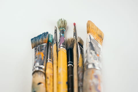 pensler, objekter, Ikke kategoriseret, pensel, maling, kreativitet, håndværk, kunst, kunstner, farver, udstyr, malerier, multi farvet, baggrunde, arbejdsværktøj, studio skud, tæt på, indendørs, børste, Kunst og håndværk, kunst og håndværk udstyr, palet, valg, ingen mennesker, træ - materiale, hvid baggrund, studie, stilleben, staffeli, 2K, CC0, offentligt domæne, royaltyfrie