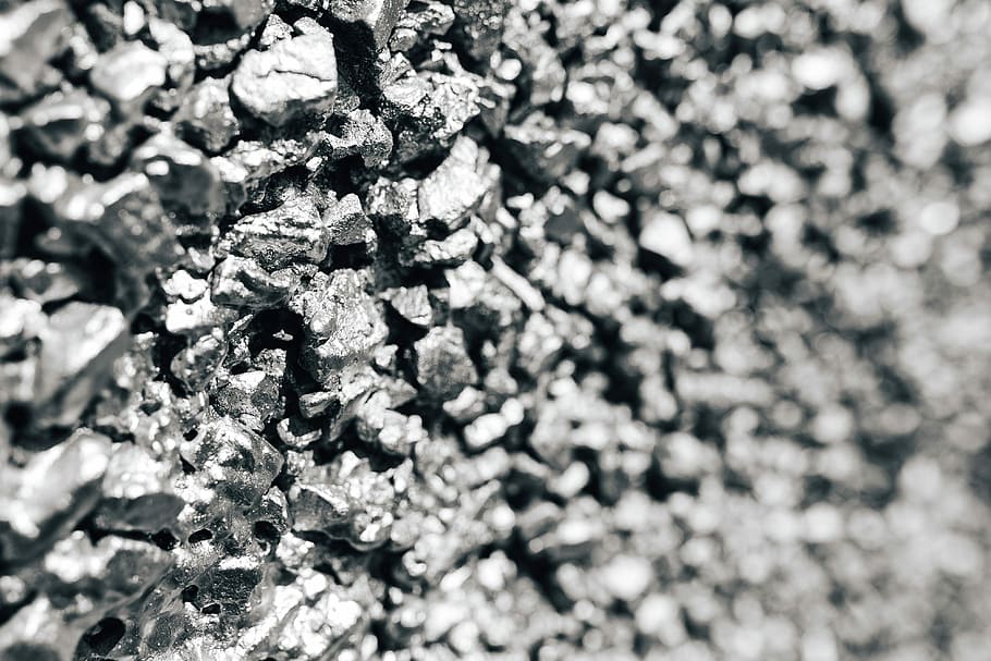 muro di roccia argentato, argento, roccia, parete, astratto, sfondo, sfondi, modello, strutturato, avvicinamento, macro, natura, colore nero, ruvido, defocused, fotogramma intero, nessuno, all'aperto, bellezza nella natura, messa a fuoco selettiva, giorno, vista dall'alto, abbondanza, crescita, animali allo stato selvatico, cibo e bevande, concentrarsi sulle conoscenze acquisite, freschezza, grande gruppo di oggetti, luce del sole, 4K