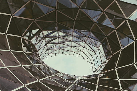architettonico, fotografia, costruzione di vetro, Senza titolo, architettura, costruzione, struttura, geometrico, Torre, nube, bicchiere, alzando lo sguardo, cinturino di supporto, astratto, nuvoloso, cielo, riflessione, finestra, cilindrico, struttura costruita, Inquadratura dal basso, modello, nessuno, moderno, giorno, metallo, natura, esterno dell'edificio, forma geometrica, vetro - materiale, luce del sole, caratteristica architettonica, all'aperto, design, fotogramma intero, lucernario, direttamente sotto, soffitto, edificio per uffici esterno, acciaio, architettura e arte, 5K, CC0, dominio pubblico, privo di copyright