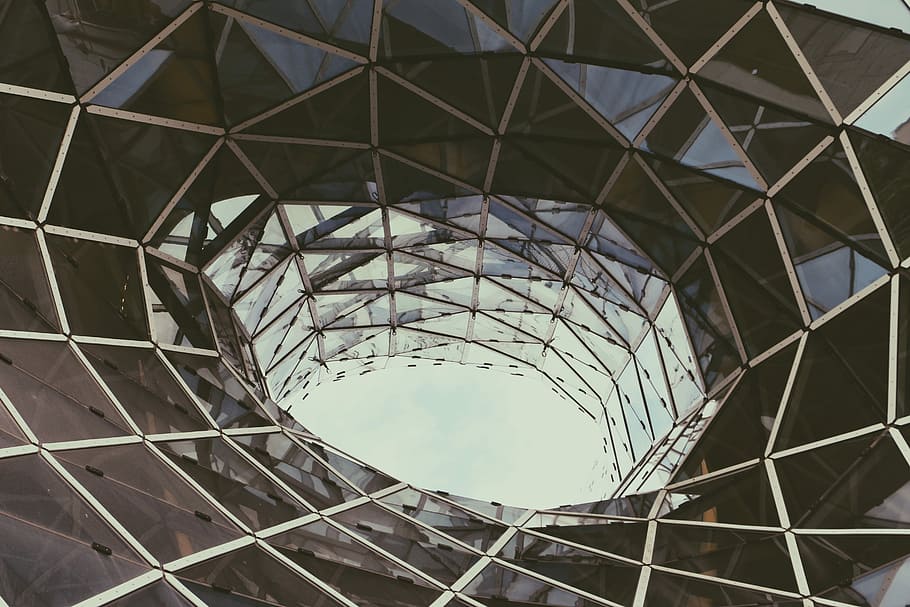 architettonico, fotografia, costruzione di vetro, Senza titolo, architettura, costruzione, struttura, geometrico, Torre, nube, bicchiere, alzando lo sguardo, cinturino di supporto, astratto, nuvoloso, cielo, riflessione, finestra, cilindrico, struttura costruita, Inquadratura dal basso, modello, nessuno, moderno, giorno, metallo, natura, esterno dell'edificio, forma geometrica, vetro - materiale, luce del sole, caratteristica architettonica, all'aperto, design, fotogramma intero, lucernario, direttamente sotto, soffitto, edificio per uffici esterno, acciaio, architettura e arte, 5K