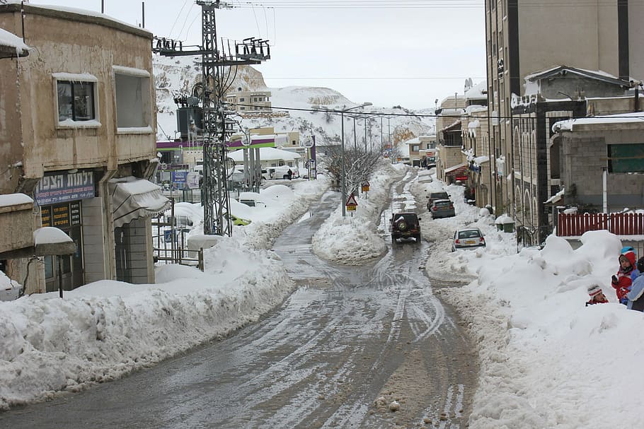 majdal shams, Golan, hivern, neu, temperatura de fred, exterior de l'edifici, estructura construïda, arquitectura, ciutat, transport, cobertura, naturalesa, dia, cel, carrer, Color blanc, manera de transport, edifici, barri residencial, congelat, vehicle terrestre, cap gent, a l'aire lliure, nevar, 1080P