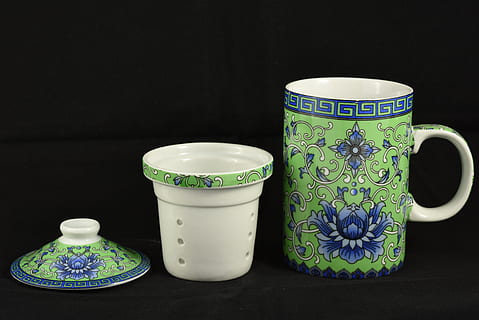 Tee Set, Becher, orientalisch, Tasse, Teetasse, Weiß, Grün, Porzellan, loses Blatt, Einweichen, Blau, Deckel, Stock, Stillleben, Getränk, Erfrischung, Tabelle, Essen und Trinken, drinnen, schwarzer Hintergrund, Nahansicht, Kaffeetasse, Keramik, keine Leute, Kunst und Handwerk, Kaffee, Container, Tee, heisses Getränk, Kaffee trinken, Geschirr, Blumenmuster, 5K, CC0, gemeinfrei, lizenzfrei