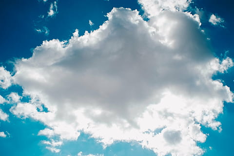 Sky, himmel, himlen skyer, blå, blå himmel skyer, natur, vejr, hvid, lys, luft, dag, blå himmel, miljø, sommer, blå himmel baggrund, farve, plads, cloudscape, udendørs, sollys, skyer himmel, fluffy, klar, klima, meteorologi, lyse, solrig, atmosfære, forår, høj, sky - himmel, baggrunde, dramatisk himmel, kun himmel, scenics - natur, skønhed i naturen, vind, hvid farve, overskyet, ingen mennesker, idyllisk, levende farve, sol, ren, blødhed, abstrakt, tekstureret effekt, 4K, CC0, offentligt domæne, royaltyfrie