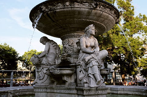 Font, corrent, humit, budapest, art i artesania, representació, escultura, estàtua, creativitat, representació humana, arbre, semblança masculina, naturalesa, arquitectura, dia, planta, cel, vista d’angle baix, artesania, cap gent, estructura construïda, semblança femenina, destinacions de viatge, a l'aire lliure, 4K, CC0, domini públic, lliure de regalies