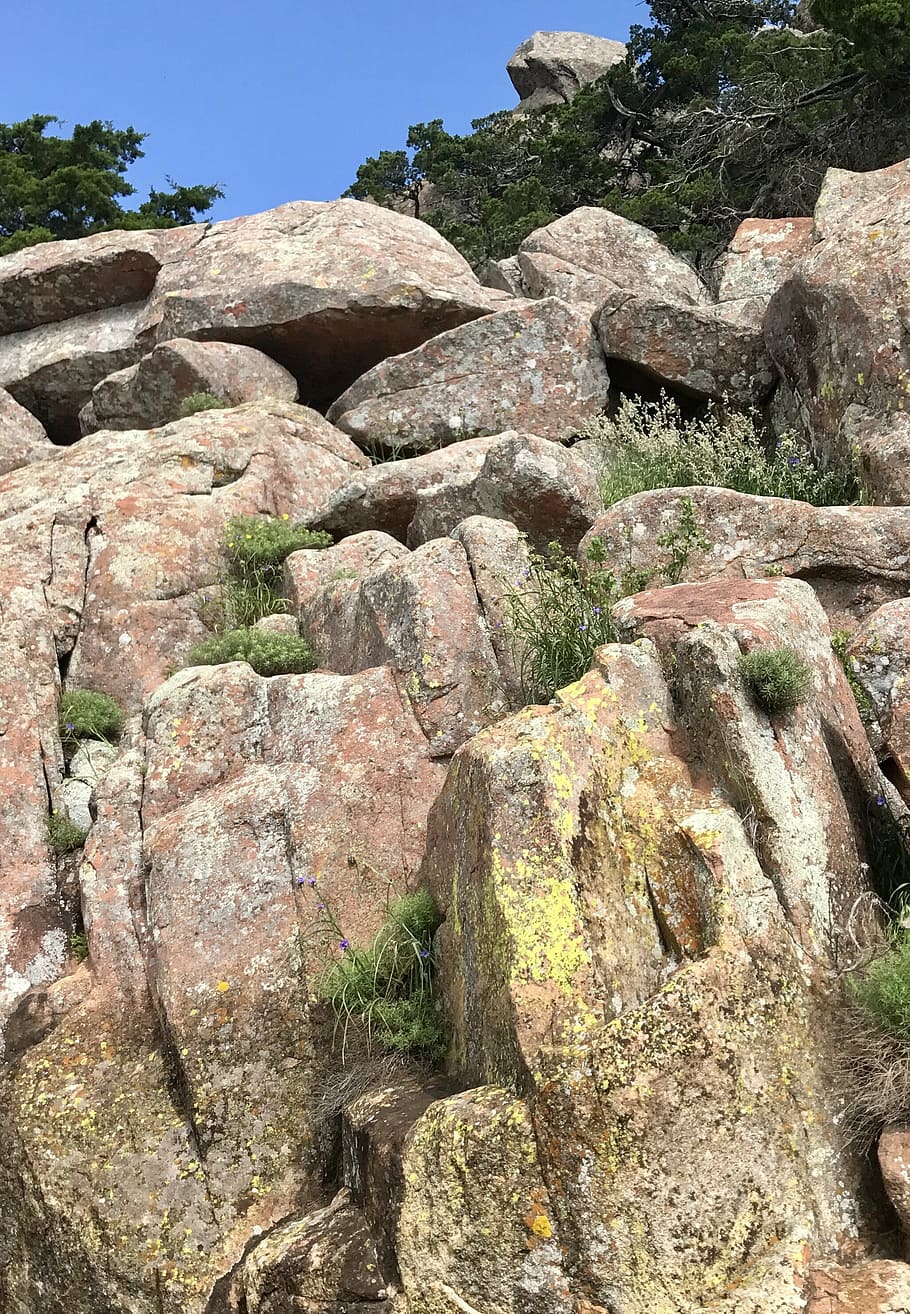 roccia, montagna, cielo, blu, parco, panoramico, paesaggio, pietra, natura, estate, collina, scogliera, picco, luce del sole, naturale, arrampicata, escursioni a piedi, scalata, masso, escursione, all'aperto, roccia - oggetto, pietra - oggetto, solido, giorno, pianta, nessuno, formazione rocciosa, la tranquillità, bellezza nella natura, albero, Inquadratura dal basso, scena tranquilla, scena non urbana, geografia fisica, geologia, cielo sereno, formazione, eroso, 2K