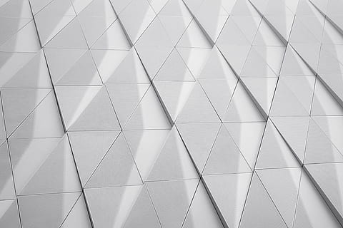 architecture, bâtiment, Infrastructure, mur, modèle, arrière-plans, plein cadre, structure construite, forme, Forme géométrique, conception, à l'intérieur, personne, répétition, texturé, construction de murs, abstrait, sol, forme de triangle, caractéristique architecturale, tuile, moderne, fermer, plafond, carrelage, milieux abstraits, acier, 4K, CC0, domaine public, libre de droits