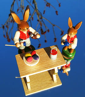 conejo de Pascua, figuras, pintar, Pascua de Resurrección, primavera, cepillo, nadie, representación, representación animal, celebracion, animal, juguete, mamífero, material de madera, Arte y artesanía, naturaleza muerta, vacaciones, naturaleza, conejo - animal, de cerca, figurilla, foto de estudio, azul, creatividad, fondo azul, 2K, CC0, dominio público, libre de derechos