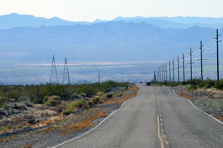 Wüste, Autobahn, Unendlichkeit, Straße, Reise, Asphalt, Fahrt, Horizont, Berg, Ziel, Abenteuer, Fahren, szenisch, Wüstenlandschaft, ländlich, dom, Pfad, Vereinigte Staaten von Amerika, Ausflug, Amerika, Landschaft, Transport, Richtung, der Weg nach vorn, Schönheit in der Natur, Natur, keine Leute, Himmel, Gebirge, abnehmende Perspektive, Umgebung, Tag, Land, Szenen - Natur, Pflanze, Ruhe, leere Straße, draußen, Elektrizität, 4K