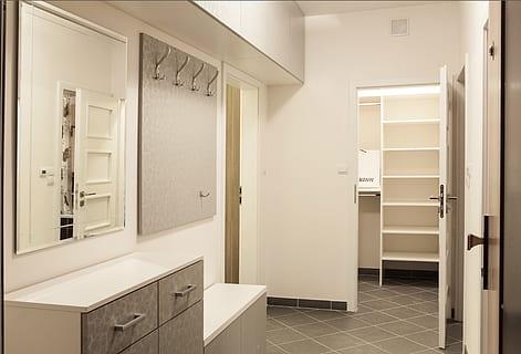white, grey, wooden, dresser, mirror, be, corridor, cabinet, peg, the interior of the, cloakroom, architecture, entrance, indoors, door, building, flooring, home interior, domestic room, home, no people, modern, furniture, household equipment, built structure, tile, residential district, tiled floor, arcade, empty, luxury, clean, 4K, CC0, public domain, royalty free