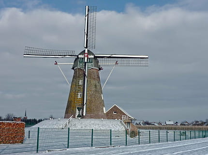 Tyskland, vinter, sne, himmel, skyer, landskab, naturskøn, vindmølle, arkitektur, sky - himmel, vindkraft, turbine, miljø, vedvarende energi, alternativ energi, natur, traditionel vindmølle, brændstof og elproduktion, bygget struktur, miljøbeskyttelse, dag, kold temperatur, ingen mennesker, udendørs, 1080P, CC0, offentligt domæne, royaltyfrie