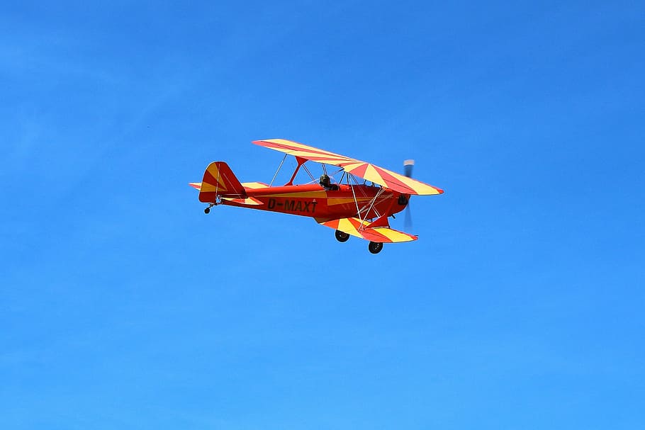 pis dúplex, oldtimer, avions, pla de l'hèlix, ultra lleugera, vehicle aeri, volant, avió, hèlix, cel, aire, transport, biplà, ala dels avions, truc, militar, blau, helicòpter, cel clar, dia, tecnologia, manera de transport, moviment, naturalesa, en moviment, avió d'hèlix, còpia espai, vista d’angle baix, a l'aire, accidents i desastres, a l'aire lliure, espectacle aeri, velocitat, 2K