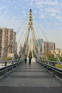 bridge, engineering, arc, blue sky, bridge - Man Made Structure, suspension Bridge, famous Place, architecture, new York City, built structure, sky, building exterior, real people, city, connection, men, direction, the way forward, nature, lifestyles, cloud - sky, transportation, railing, day, people, tall - high, skyscraper, office building exterior, outdoors, footbridge, diminishing perspective, 1080P, CC0, public domain, royalty free